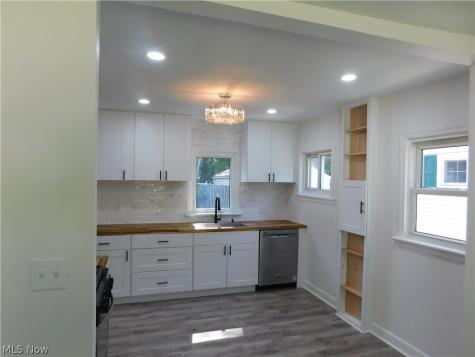 1283 Waverly Road Eastlake OH 44095