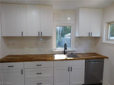 1283 Waverly Road Eastlake OH 44095