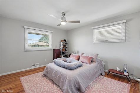 578 E Hillsdale Avenue Seven Hills OH 44131