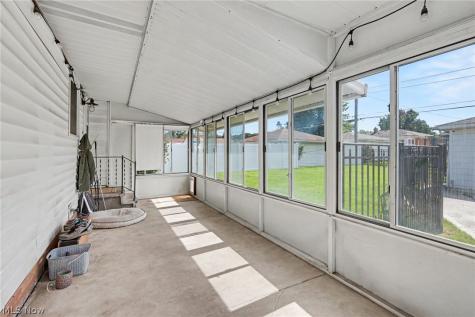 578 E Hillsdale Avenue Seven Hills OH 44131