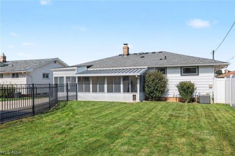 578 E Hillsdale Avenue Seven Hills OH 44131