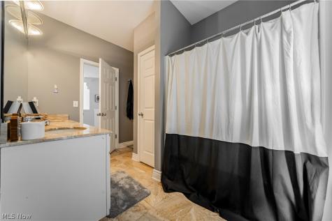 915 Creek View Drive Aurora OH 44202