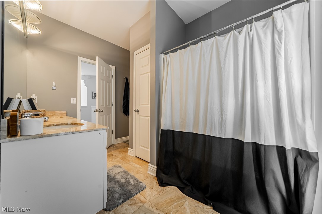 915 Creek View Drive Aurora OH 44202