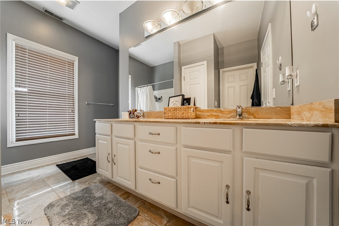 915 Creek View Drive Aurora OH 44202