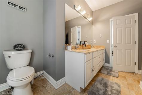 915 Creek View Drive Aurora OH 44202