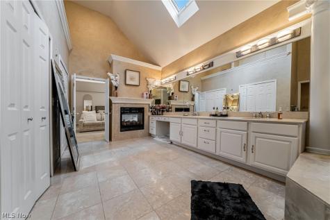 915 Creek View Drive Aurora OH 44202