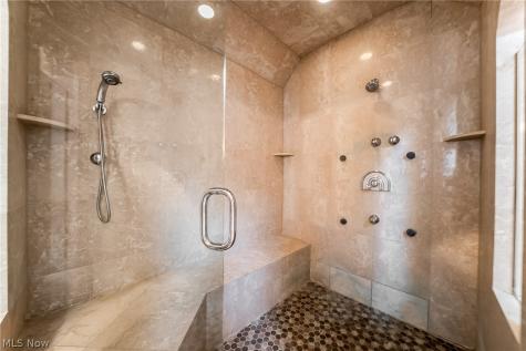 915 Creek View Drive Aurora OH 44202