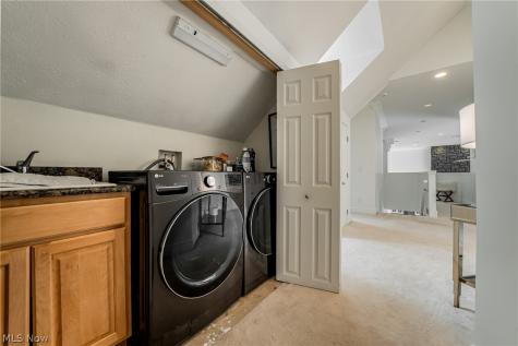 915 Creek View Drive Aurora OH 44202
