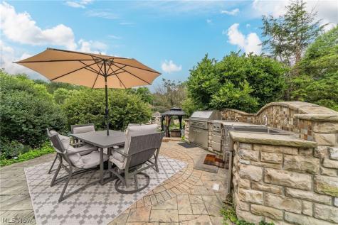 915 Creek View Drive Aurora OH 44202