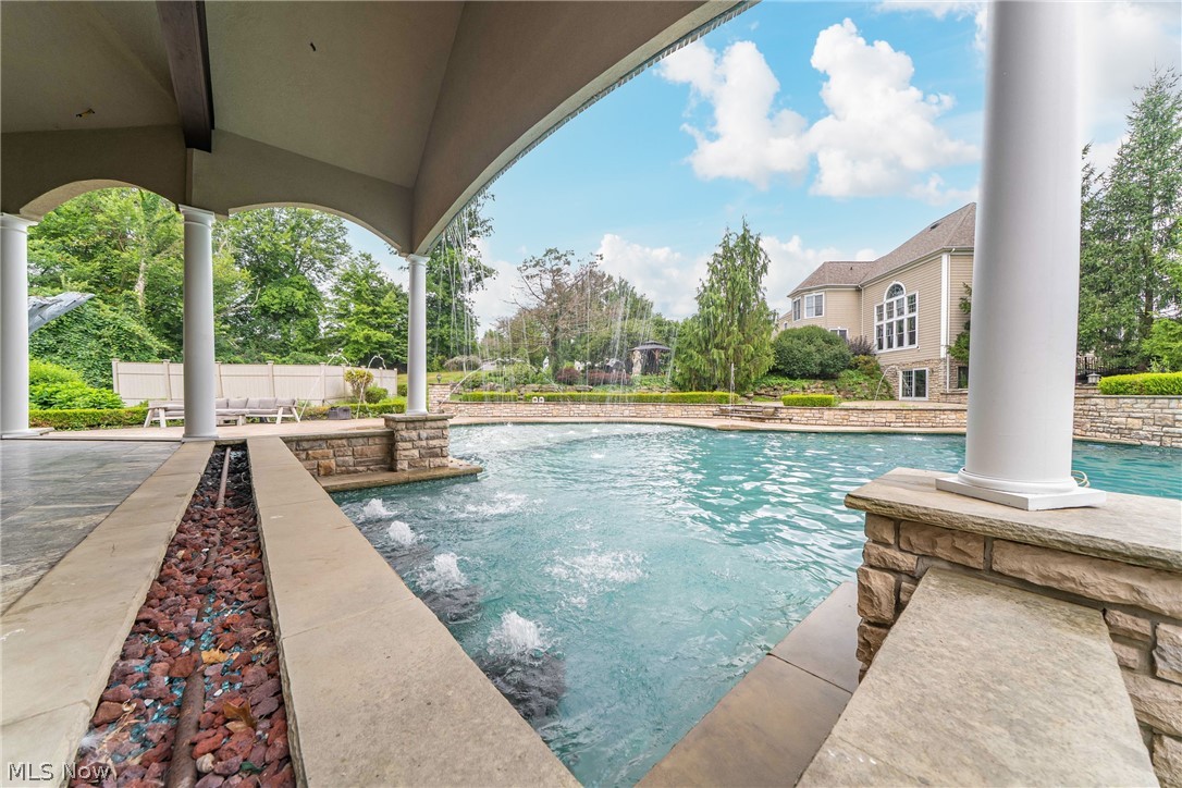 915 Creek View Drive Aurora OH 44202