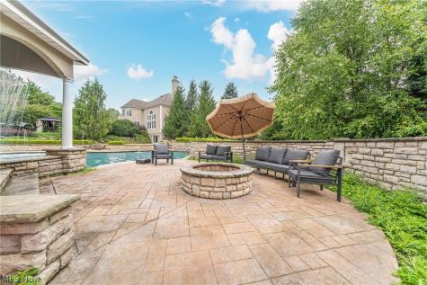 915 Creek View Drive Aurora OH 44202