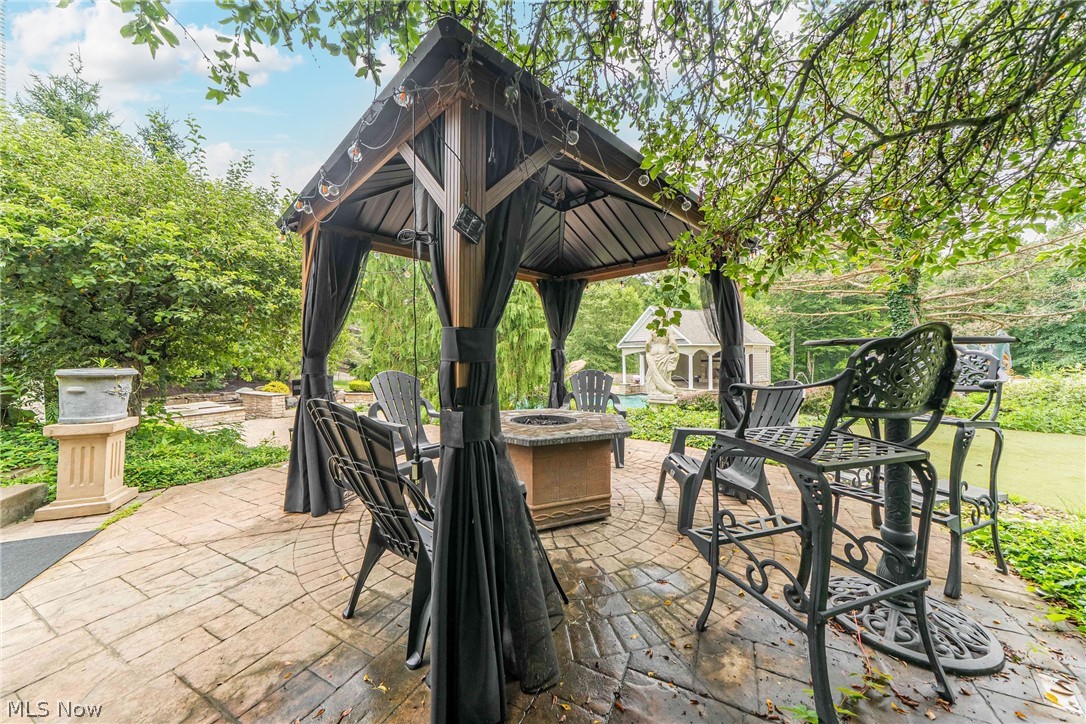 915 Creek View Drive Aurora OH 44202