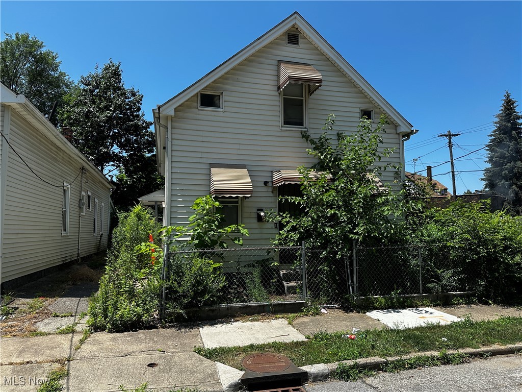 1028 E 70th Street Cleveland OH 44103