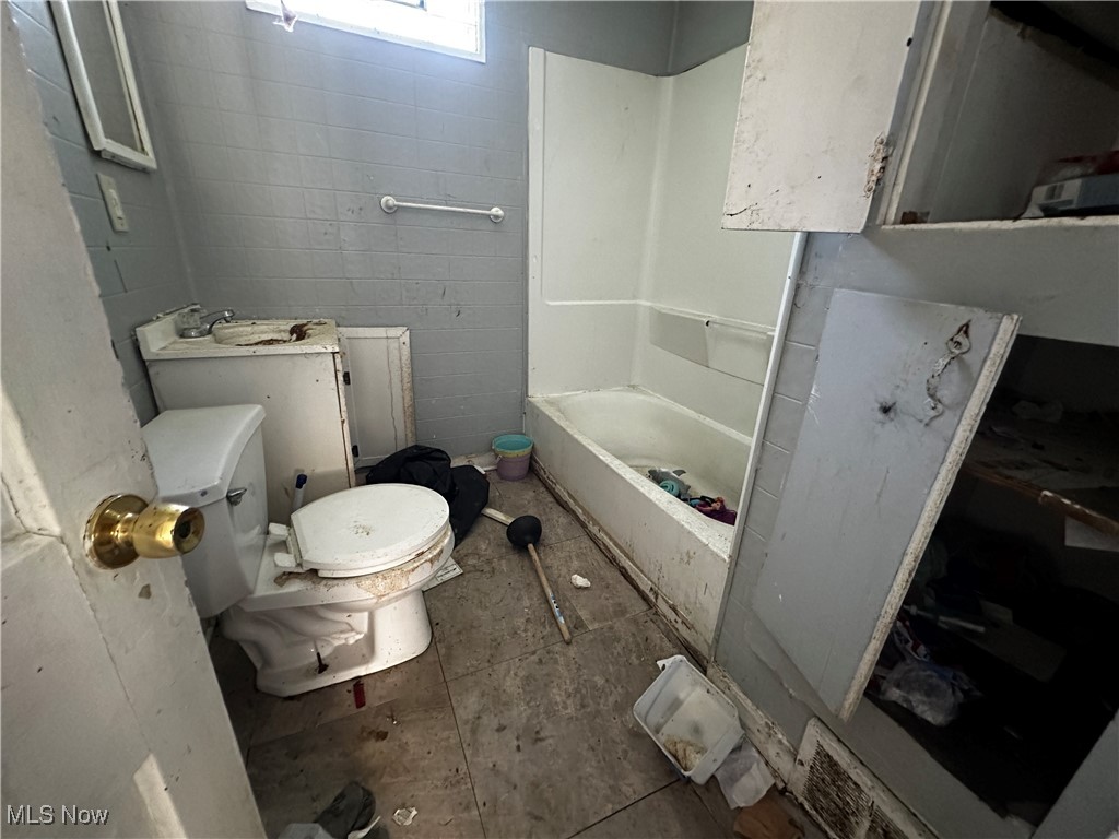 1028 E 70th Street Cleveland OH 44103