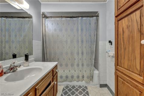 18950 Meredith Avenue Euclid OH 44119