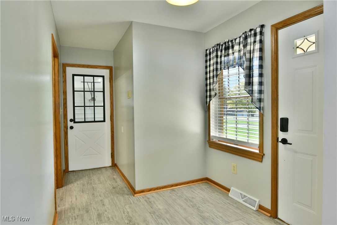 2486 Waynewood Drive NE Fowler OH 44418
