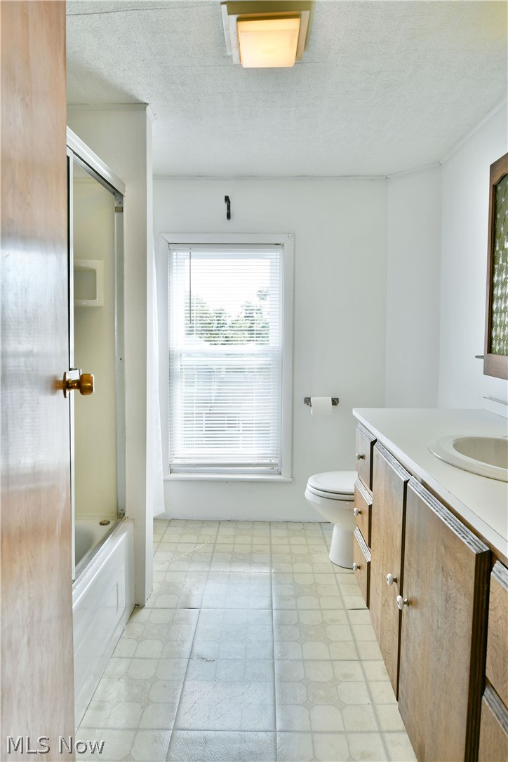 794 N Stateline Road Masury OH 44438