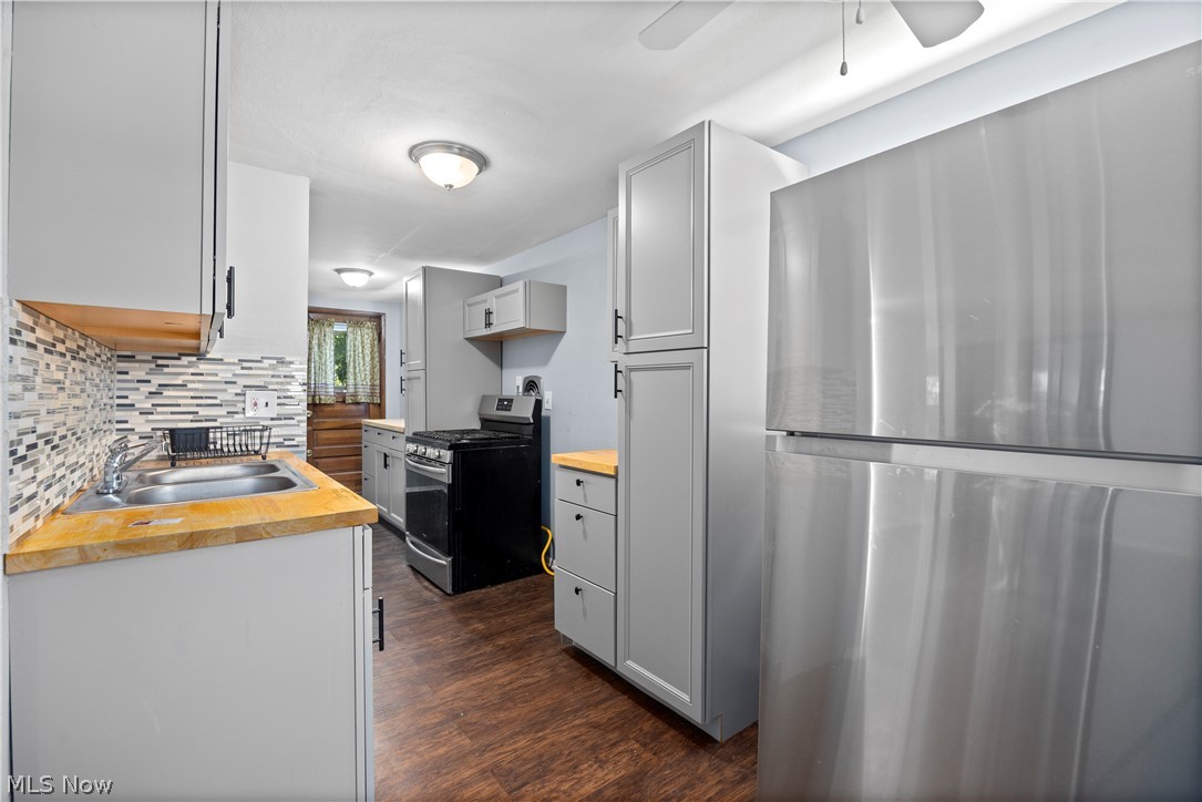 2886 Grant Street Lorain OH 44052