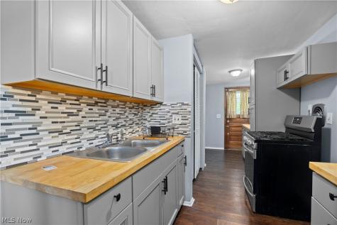 2886 Grant Street Lorain OH 44052