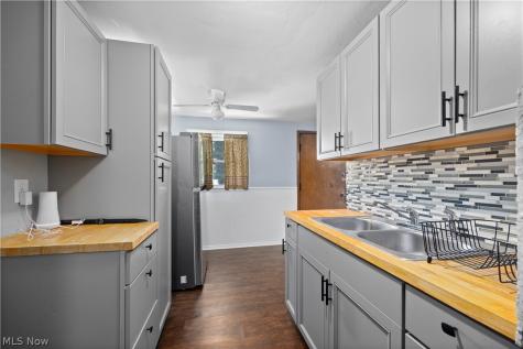 2886 Grant Street Lorain OH 44052