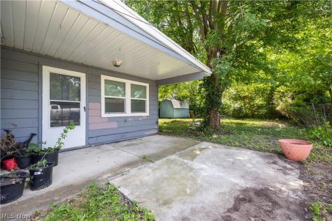 2886 Grant Street Lorain OH 44052