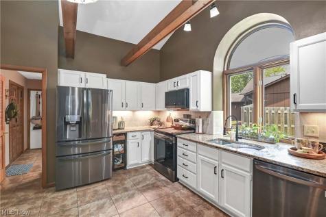 14855 Hartford Trail Strongsville OH 44136