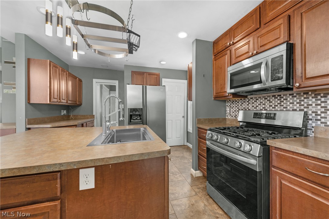 1335 W 95th Street Cleveland OH 44102