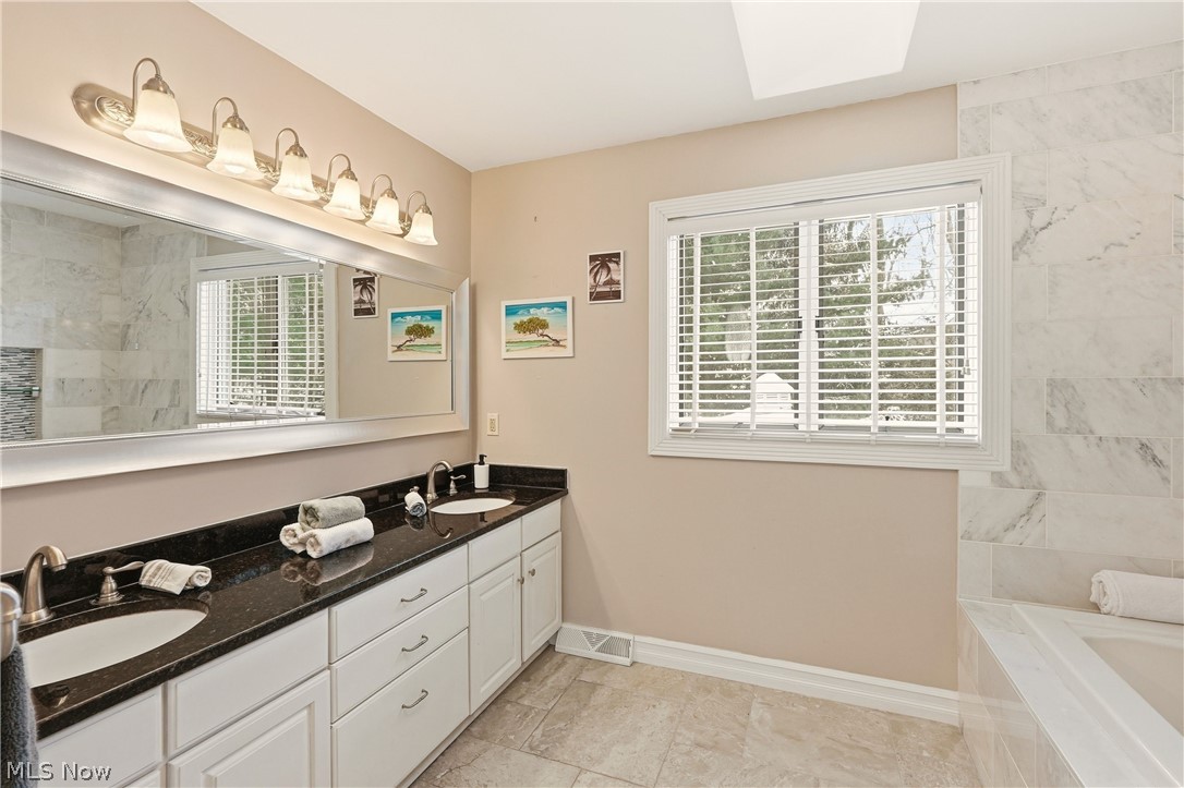 35729 Quartermane Circle Bentleyville OH 44139