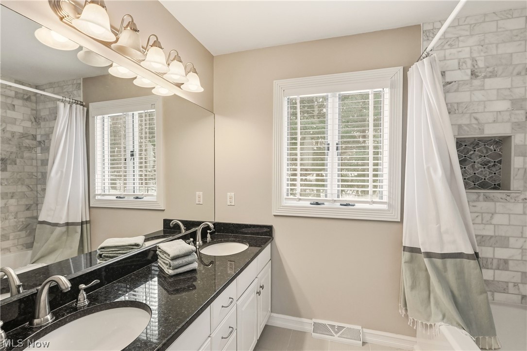 35729 Quartermane Circle Bentleyville OH 44139