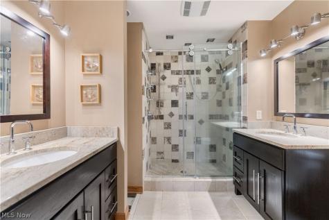 376 E Mohawk Drive Malvern OH 44644