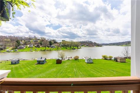 376 E Mohawk Drive Malvern OH 44644
