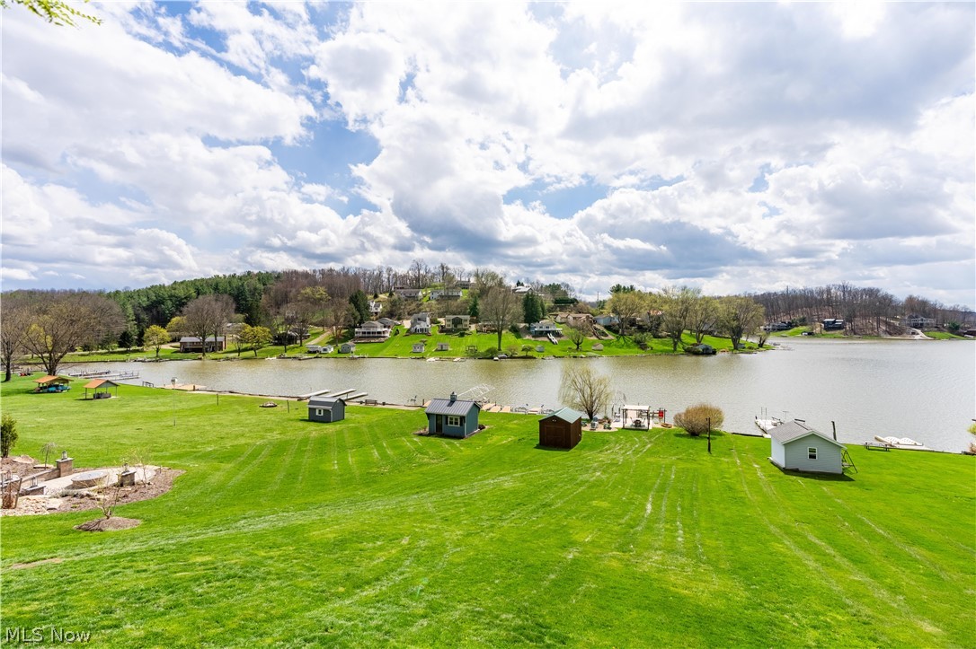 376 E Mohawk Drive Malvern OH 44644
