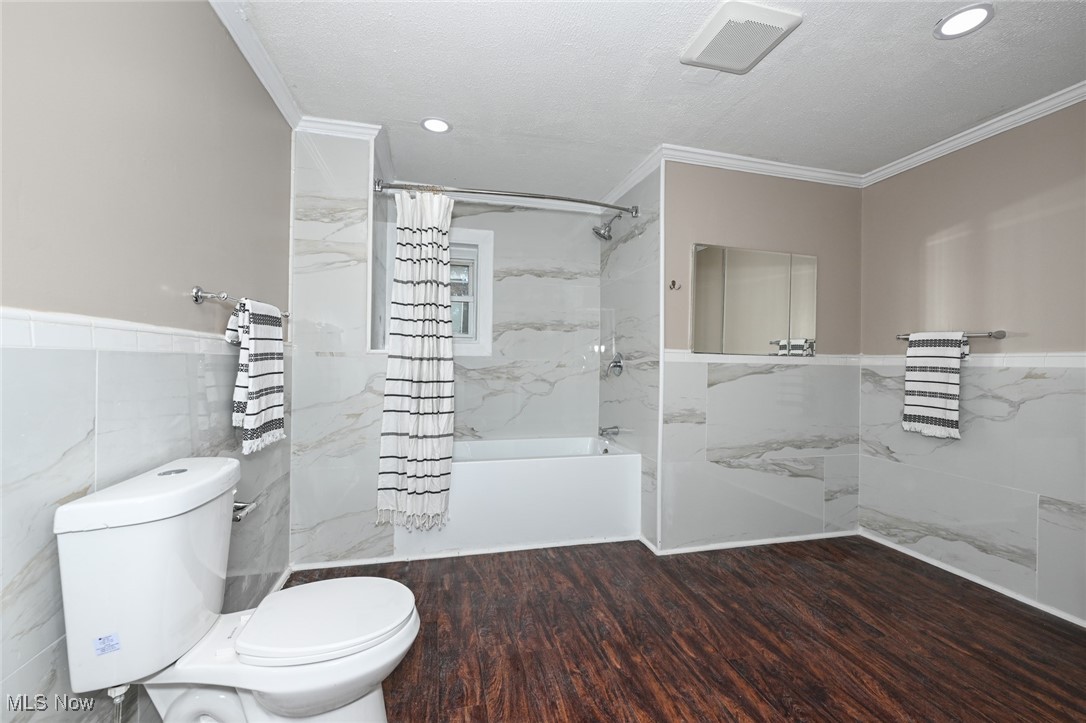 905 1/2 Shadybrook Drive Akron OH 44312