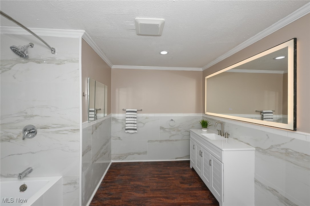 905 1/2 Shadybrook Drive Akron OH 44312