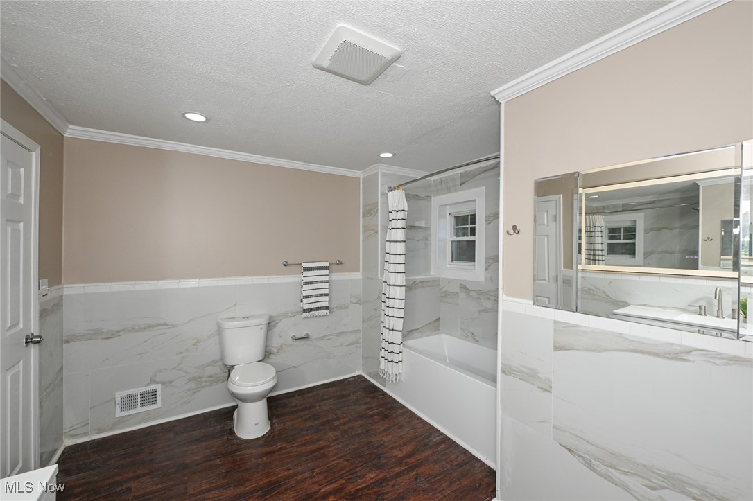 905 1/2 Shadybrook Drive Akron OH 44312