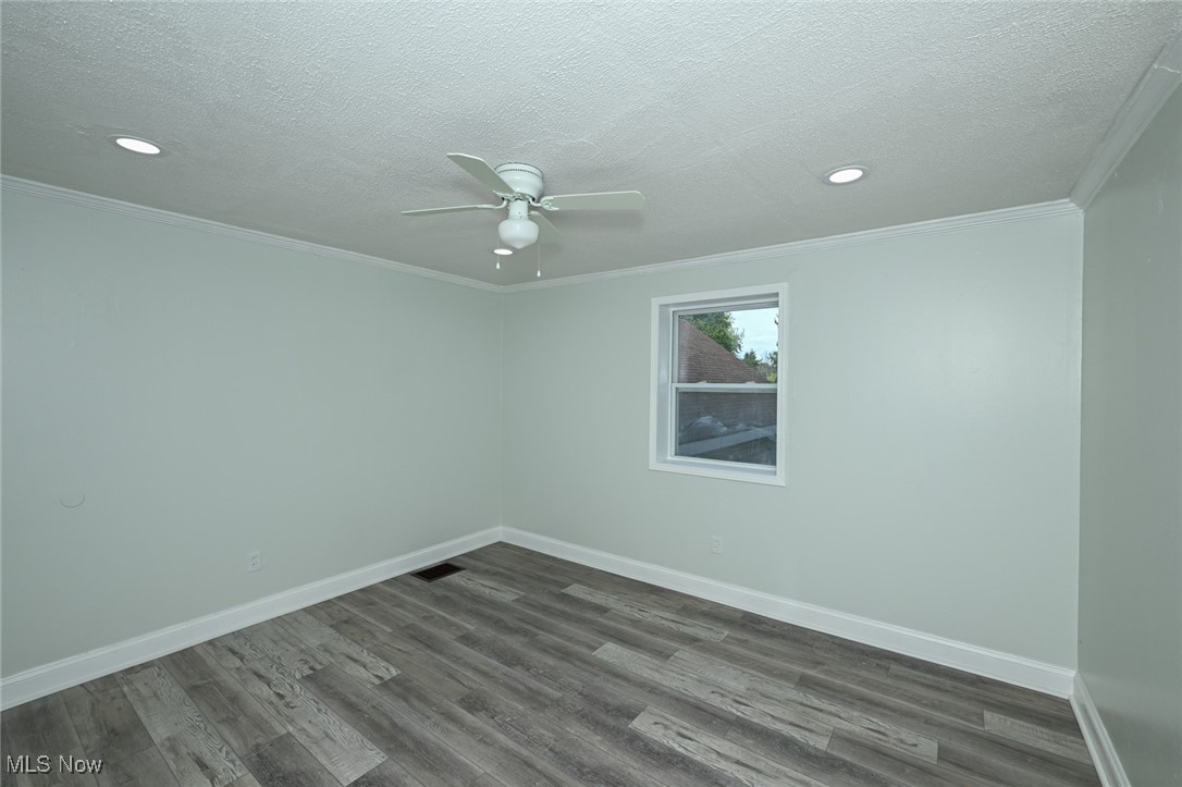 905 1/2 Shadybrook Drive Akron OH 44312