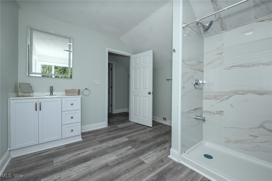 905 1/2 Shadybrook Drive Akron OH 44312