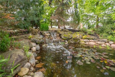 1204 Stone Crossing Street NE Canton OH 44721