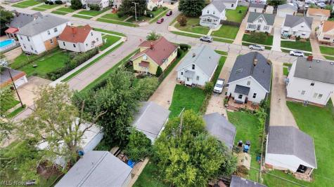 5821 Merkle Avenue Parma OH 44129