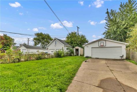 5821 Merkle Avenue Parma OH 44129