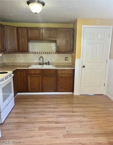 560 Baldwin Avenue Elyria OH 44035