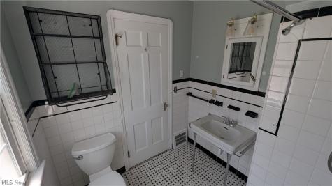 16725 Bradgate Avenue Cleveland OH 44111
