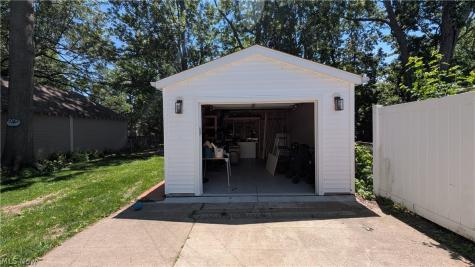 16725 Bradgate Avenue Cleveland OH 44111