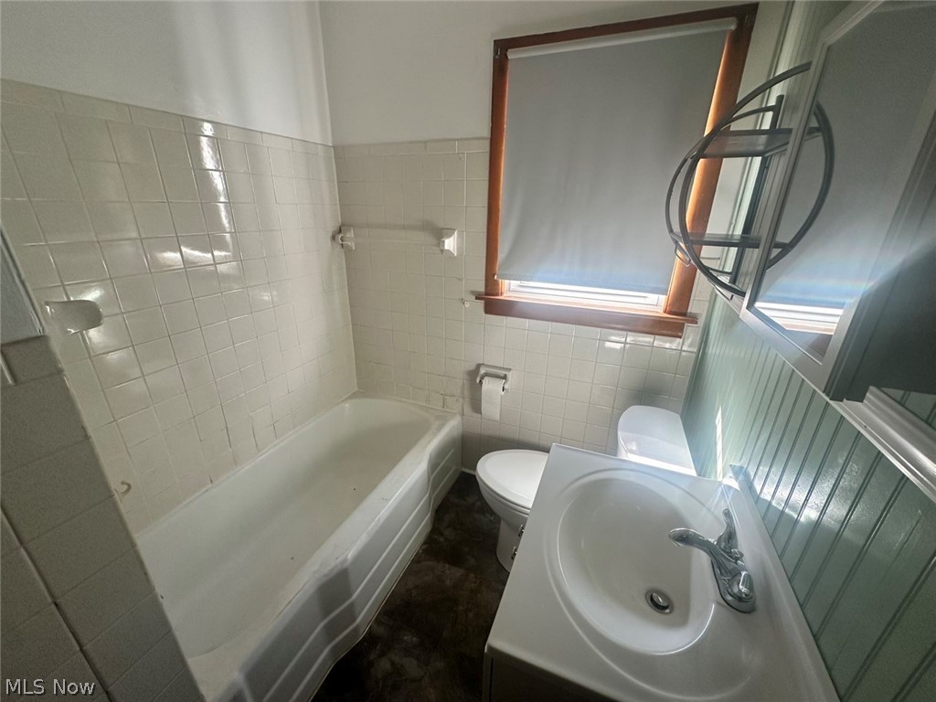 417 Otis Court SE Girard OH 44420