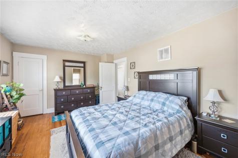5120 Oakmont Drive Lyndhurst OH 44124