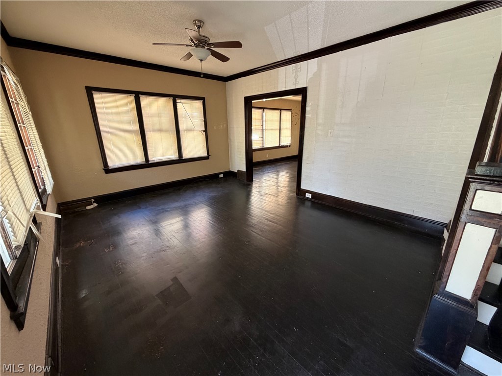 2071 Deanwood Street East Cleveland OH 44112