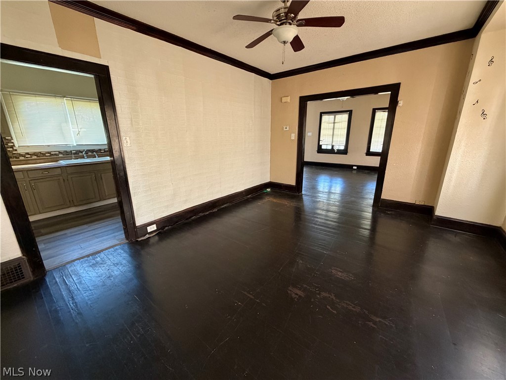 2071 Deanwood Street East Cleveland OH 44112