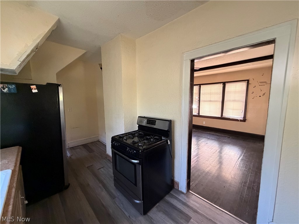 2071 Deanwood Street East Cleveland OH 44112