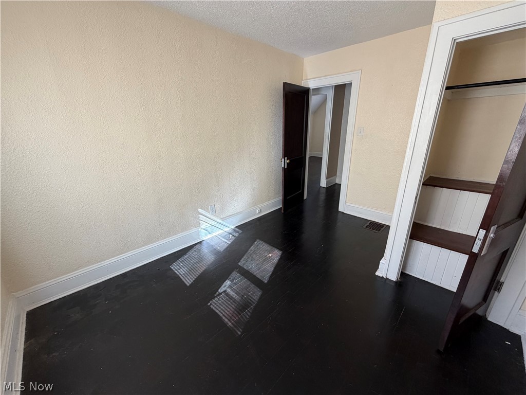 2071 Deanwood Street East Cleveland OH 44112
