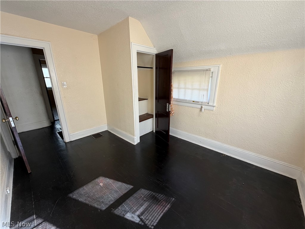 2071 Deanwood Street East Cleveland OH 44112